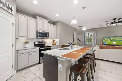 Kitchen - 17023 Goldcrest Loop, Clermont, FL 34714 photo 4 of 5
