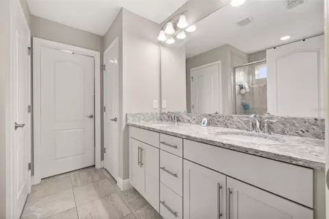 Bath - 17023 Goldcrest Loop, Clermont, FL 34714 photo 2 of 5