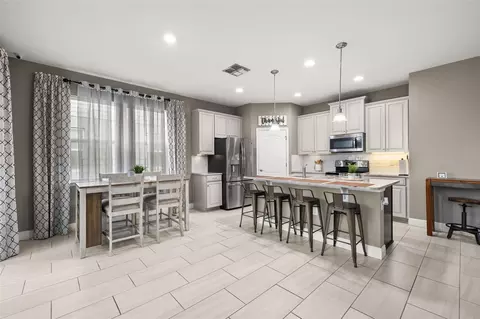 Kitchen - 17023 Goldcrest Loop, Clermont, FL 34714 photo 2 of 5