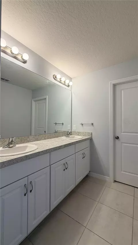 Bath - 2811 Parkfield Rd, Saint Cloud, FL 34772 photo 1 of 7