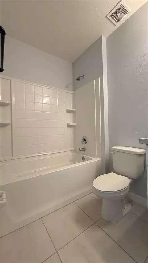 Bath - 2811 Parkfield Rd, Saint Cloud, FL 34772 photo 6 of 7