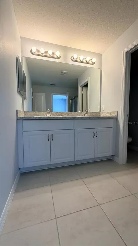 Bath - 2811 Parkfield Rd, Saint Cloud, FL 34772 photo 4 of 7