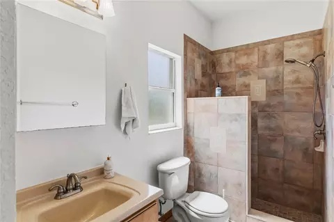 Bath - 1300 S Narcoossee Rd, Saint Cloud, FL 34771 photo 4 of 5