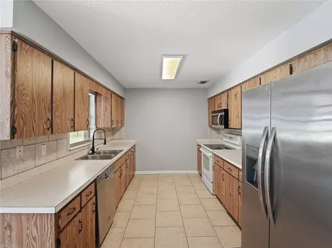 Kitchen - 2000 Parkway Ave, Saint Cloud, FL 34772 photo 1 of 2