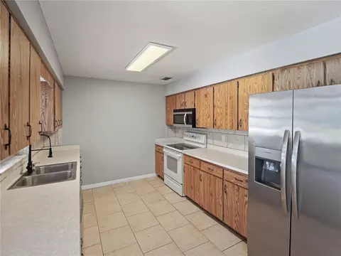 Kitchen - 2000 Parkway Ave, Saint Cloud, FL 34772 photo 2 of 2