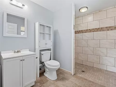 Bath - 2000 Parkway Ave, Saint Cloud, FL 34772 photo 1 of 2