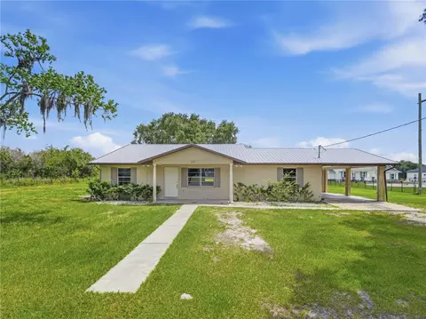Exterior - 2000 Parkway Ave, Saint Cloud, FL 34772 photo 2 of 6