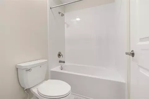 Bath - 4935 Chase Ct, Saint Cloud, FL 34772 photo 2 of 5