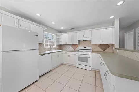 Kitchen - 1839 Burton Dr, Saint Cloud, FL 34771 photo 5 of 6