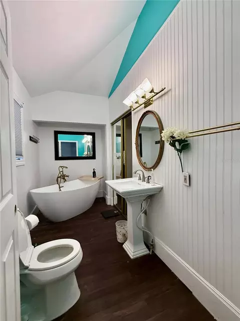 Bath - 495 E Parker St, Bartow, FL 33830 photo 2 of 4