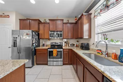Kitchen - 4811 Nathan Hale Blvd, Saint Cloud, FL 34769 photo 2 of 8