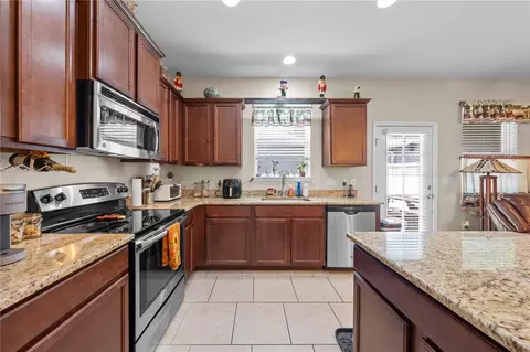 Kitchen - 4811 Nathan Hale Blvd, Saint Cloud, FL 34769 photo 4 of 8