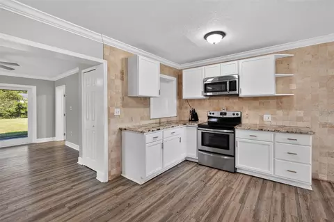 Kitchen - 1330 S Shore Dr, Saint Cloud, FL 34771 photo 2 of 5