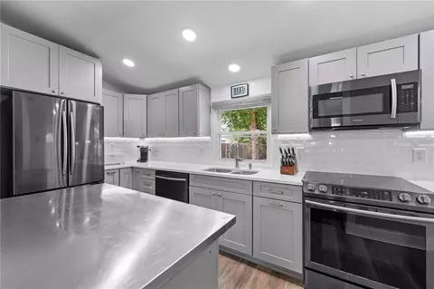 Kitchen - 714 Massachusetts Ave, Saint Cloud, FL 34769 photo 6 of 7