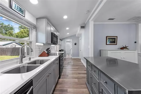Kitchen - 714 Massachusetts Ave, Saint Cloud, FL 34769 photo 3 of 7