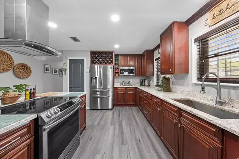 Kitchen - 233 Eastern Ave, Saint Cloud, FL 34769 photo 6 of 7