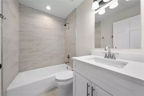 Bath - 2082 Camelot Blvd, Saint Cloud, FL 34772 photo 3 of 7