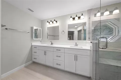 Bath - 2082 Camelot Blvd, Saint Cloud, FL 34772 photo 5 of 7