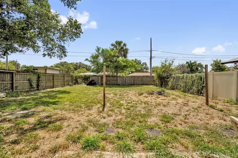 Exterior - 706 Jersey Ave, Saint Cloud, FL 34769 photo 5 of 6