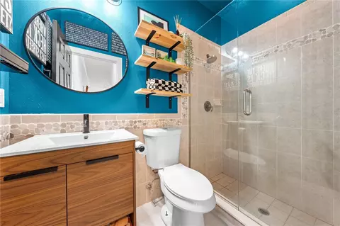 Bath - 3358 Cat Brier Trl, Harmony, FL 34773 photo 6 of 7