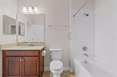 Bath - 2825 Attwater Loop, Winter Haven, FL 33884 photo 2 of 5