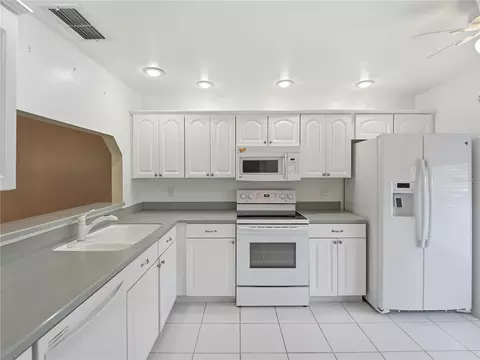 Kitchen - 914 Michigan Ave, Saint Cloud, FL 34769 photo 1 of 3
