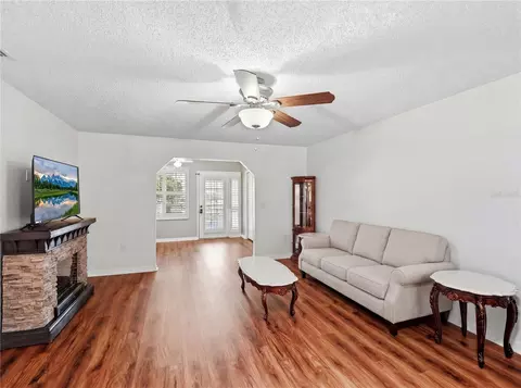 Living - 914 Michigan Ave, Saint Cloud, FL 34769 photo 2 of 3
