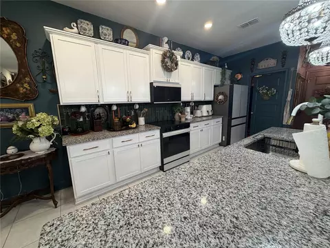 Kitchen - 3795 Sagefield Dr, Harmony, FL 34773 photo 1 of 2