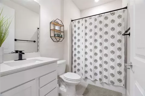 Bath - 1634 Groveline Rd, Saint Cloud, FL 34771 photo 2 of 3