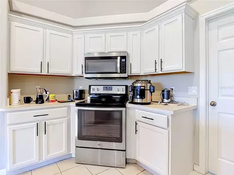 Kitchen - 3600 Yellow Bird Ct, Saint Cloud, FL 34772 photo 4 of 4