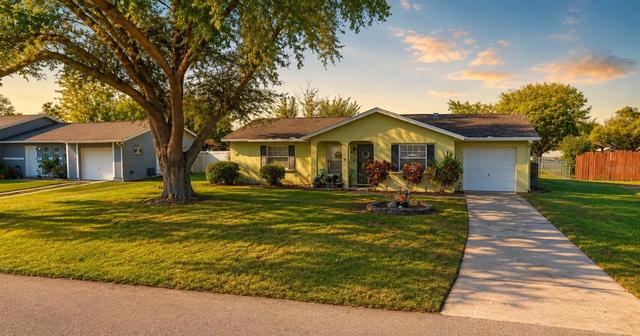 722 Royal Palm Dr, Kissimmee, FL 34743