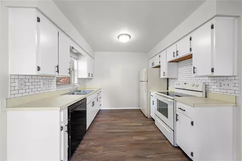 Kitchen - 1501 Virginia Ave, Saint Cloud, FL 34769 photo 2 of 6