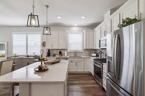 Kitchen - 2732 Cherry Blossom Loop, Saint Cloud, FL 34771 photo 2 of 5