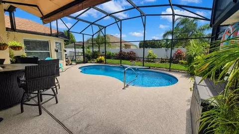 Exterior - 4303 Sioux Ct, Saint Cloud, FL 34772 photo 3 of 4