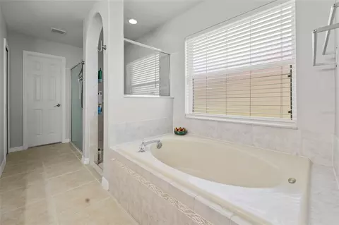 Bath - 4303 Sioux Ct, Saint Cloud, FL 34772 photo 3 of 3