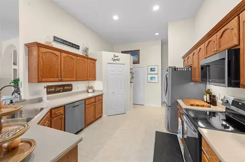 Kitchen - 4303 Sioux Ct, Saint Cloud, FL 34772 photo 2 of 2