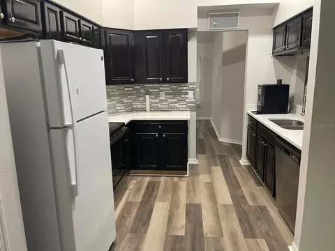 Kitchen - 13303 Pinyon Dr, Clermont, FL 34711 photo 2 of 2