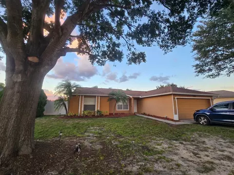 Exterior - 13303 Pinyon Dr, Clermont, FL 34711 photo 2 of 2