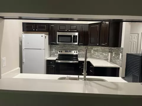 Kitchen - 13303 Pinyon Dr, Clermont, FL 34711 photo 1 of 2