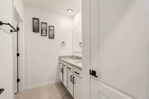 Bath - 2533 Harmonia Hammock Rd, Harmony, FL 34773 photo 4 of 5
