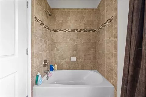Bath - 4664 Hickory Tree Ln, Saint Cloud, FL 34772 photo 2 of 8