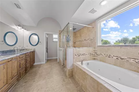 Bath - 4664 Hickory Tree Ln, Saint Cloud, FL 34772 photo 5 of 8