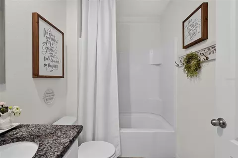 Bath - 3995 Mekong Ct, Saint Cloud, FL 34772 photo 2 of 4