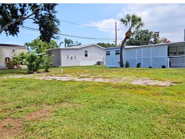 980 7th St NW #27, Largo, FL 33770