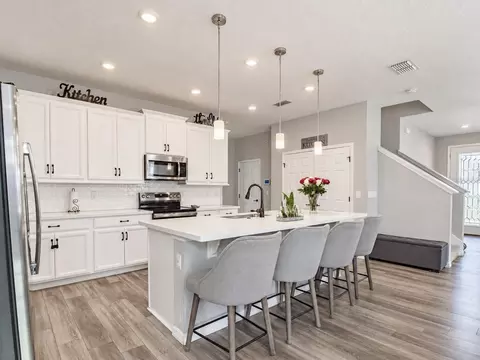 Kitchen - 112 Hamlet Loop, Davenport, FL 33837 photo 3 of 4
