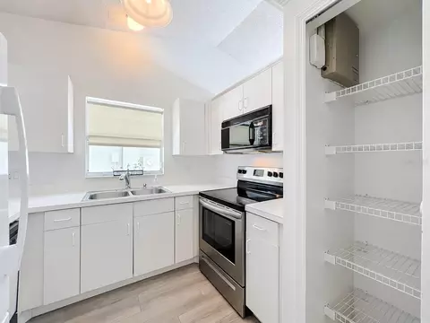Kitchen - 9415 Daney St, Gotha, FL 34734 photo 2 of 5
