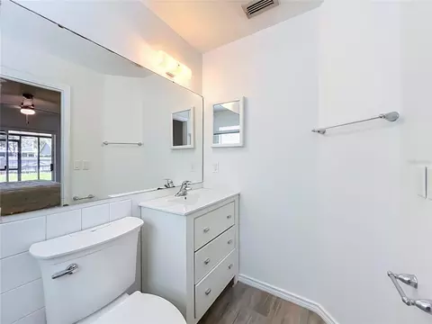 Bath - 9415 Daney St, Gotha, FL 34734 photo 4 of 4