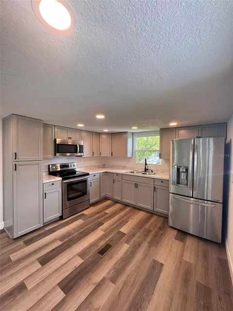904 Robinson Ave, Saint Cloud, FL 34769 photo 3