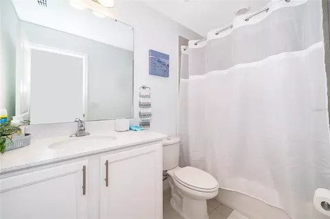 Bath - 2929 Voyager Ave, Saint Cloud, FL 34771 photo 2 of 3