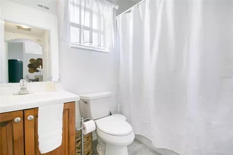 Bath - 4202 Cracker Ct, Saint Cloud, FL 34772 photo 4 of 4